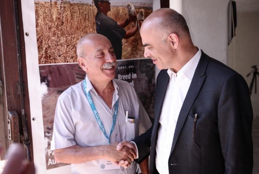 Une image contenant personne, habits, Visage humain, sourire

Le contenu généré par l’IA peut être incorrect.